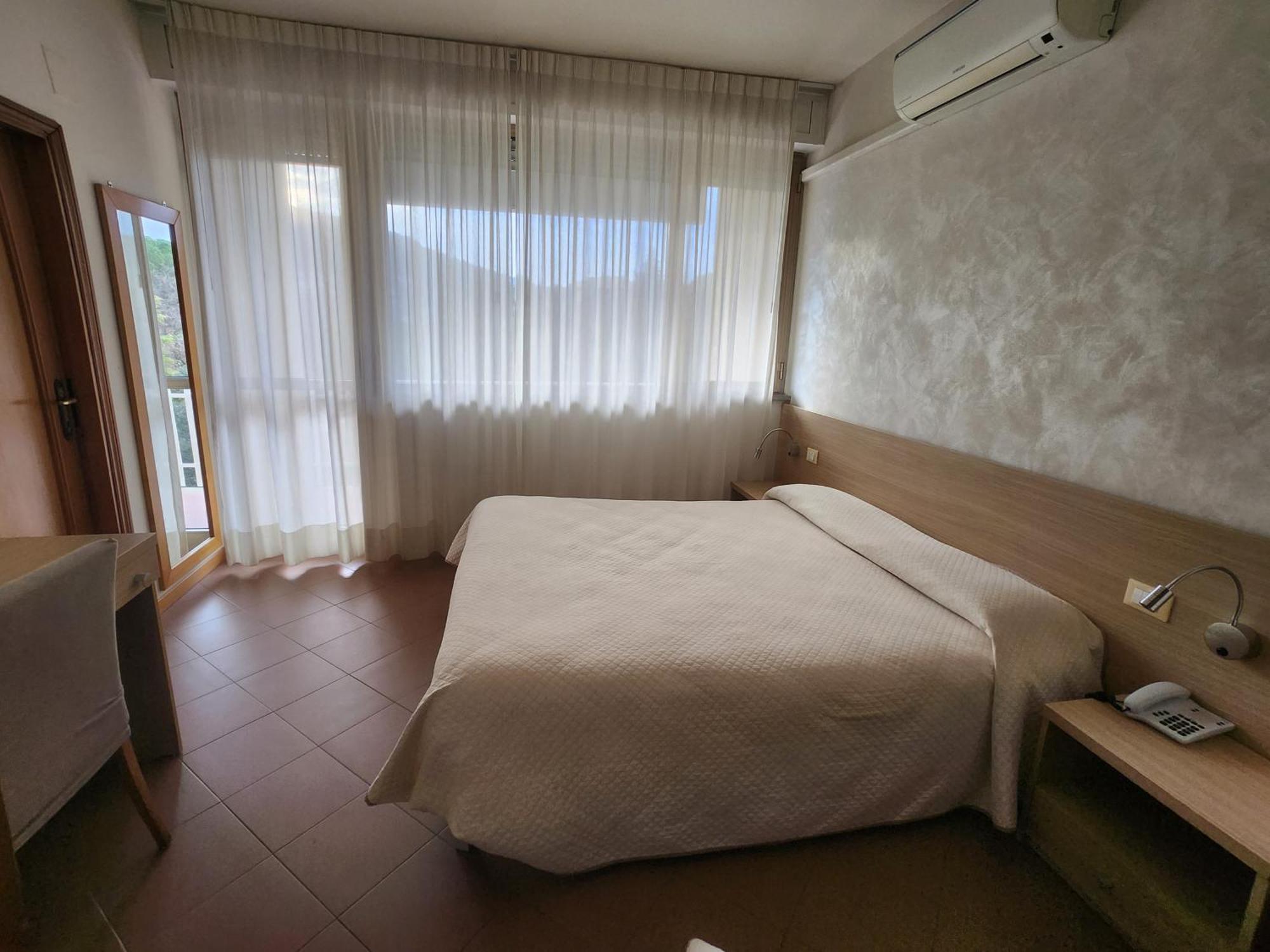Albergo Nyers Pérouse Extérieur photo