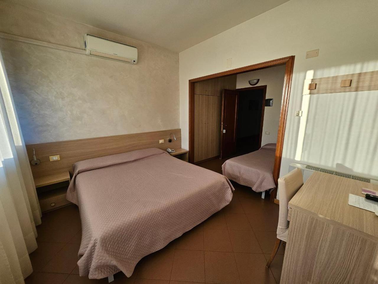 Albergo Nyers Pérouse Extérieur photo
