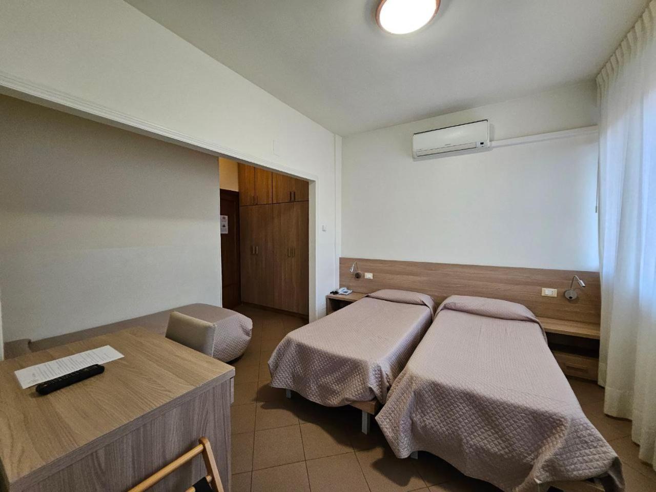 Albergo Nyers Pérouse Extérieur photo