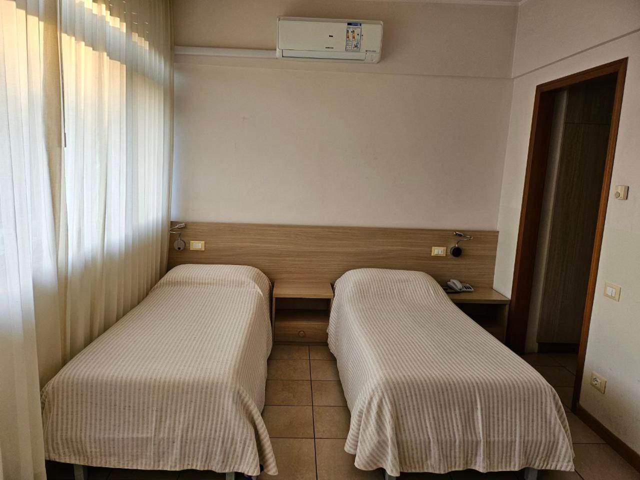 Albergo Nyers Pérouse Extérieur photo