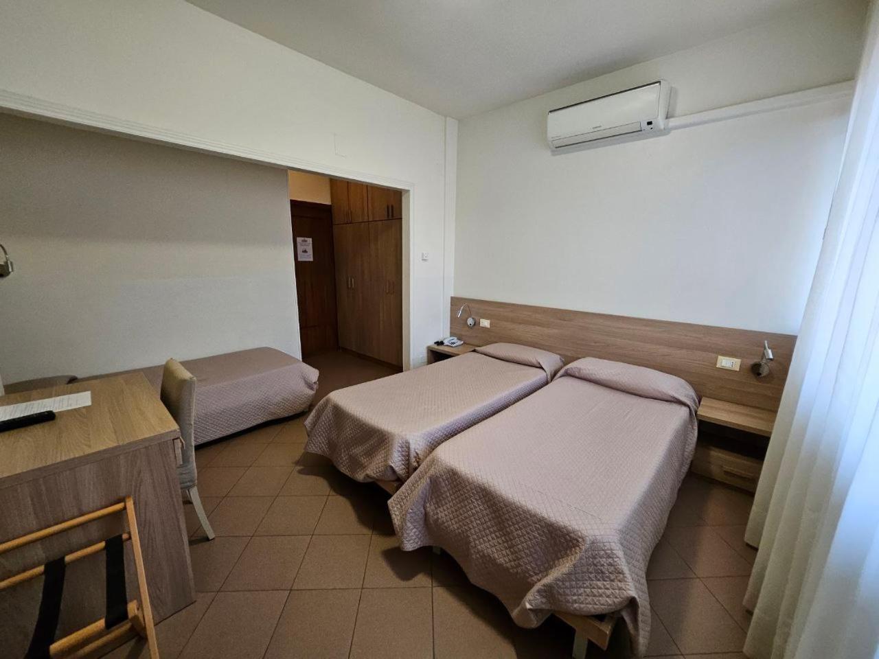 Albergo Nyers Pérouse Extérieur photo