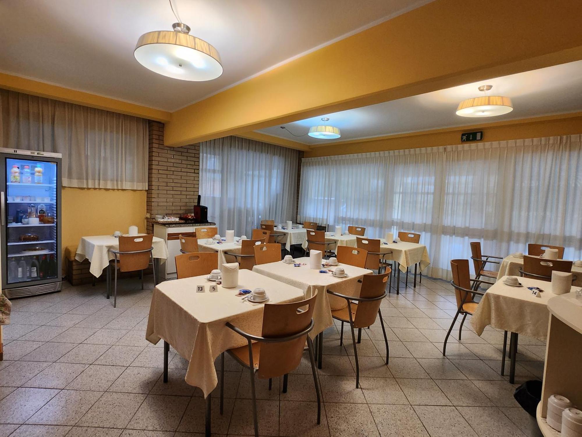 Albergo Nyers Pérouse Extérieur photo