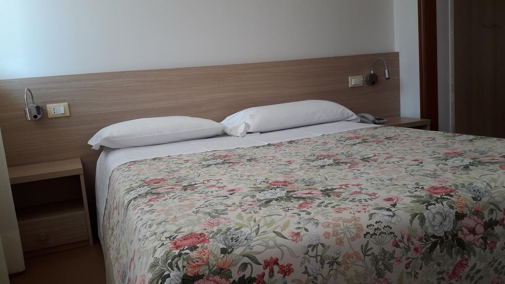 Albergo Nyers Pérouse Extérieur photo