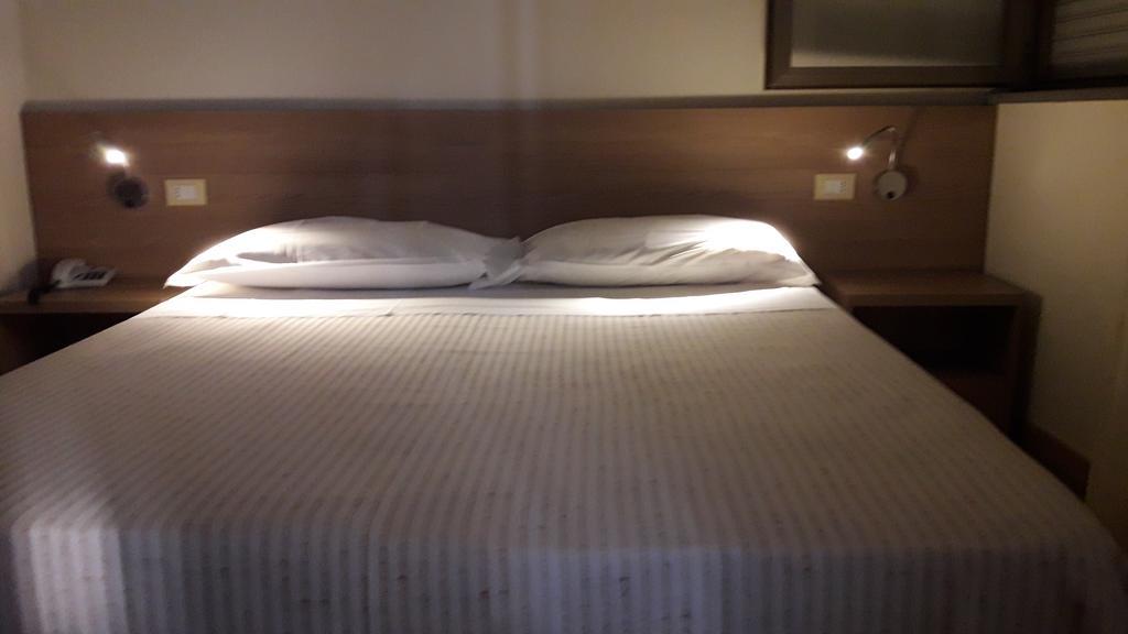Albergo Nyers Pérouse Extérieur photo