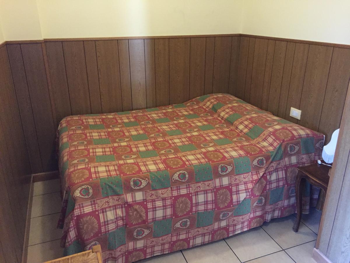 Albergo Nyers Pérouse Extérieur photo