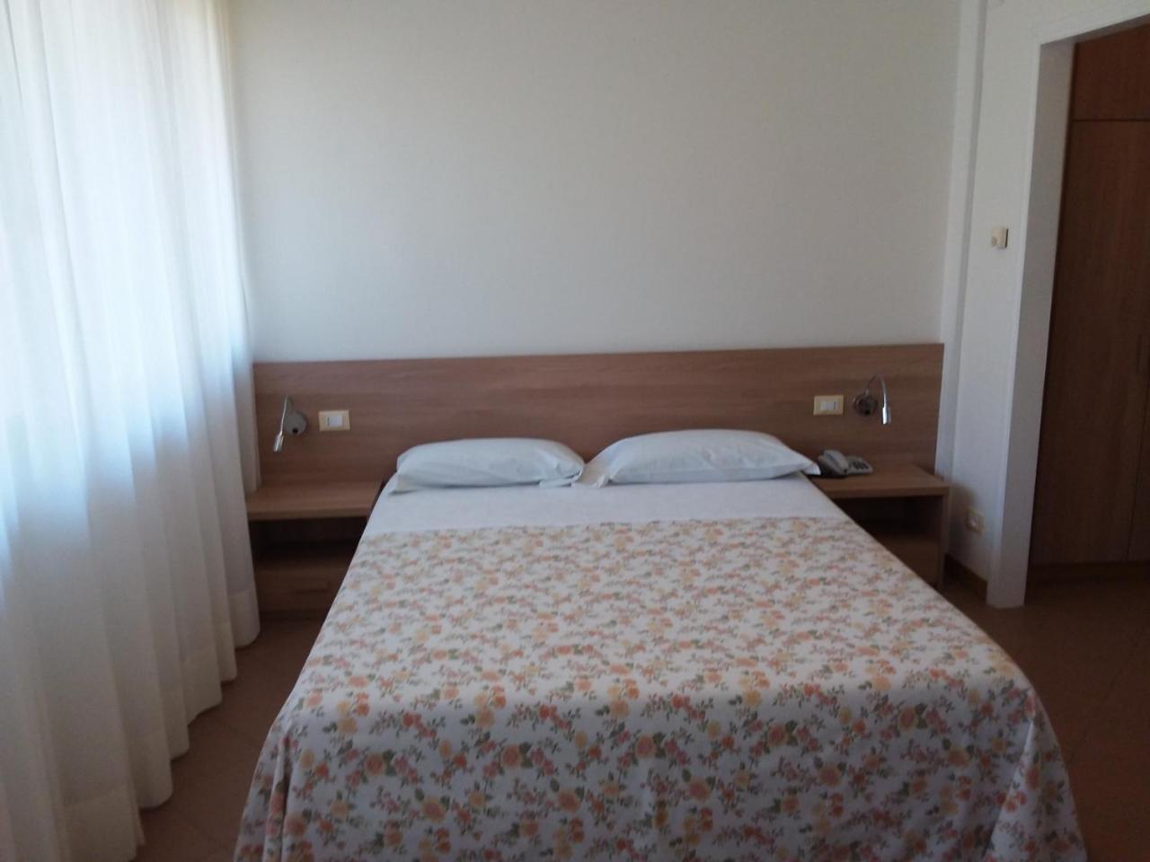 Albergo Nyers Pérouse Extérieur photo