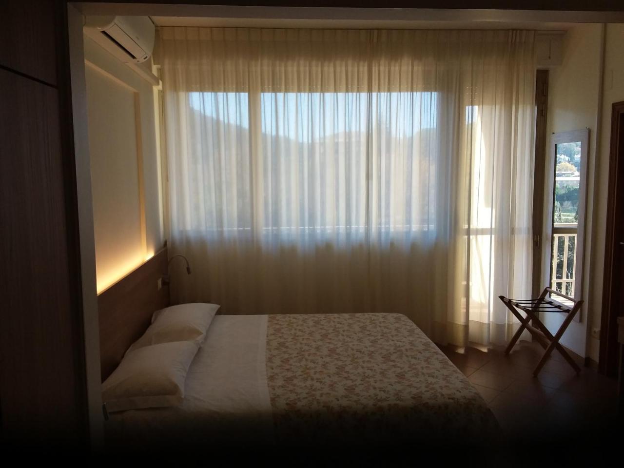 Albergo Nyers Pérouse Extérieur photo
