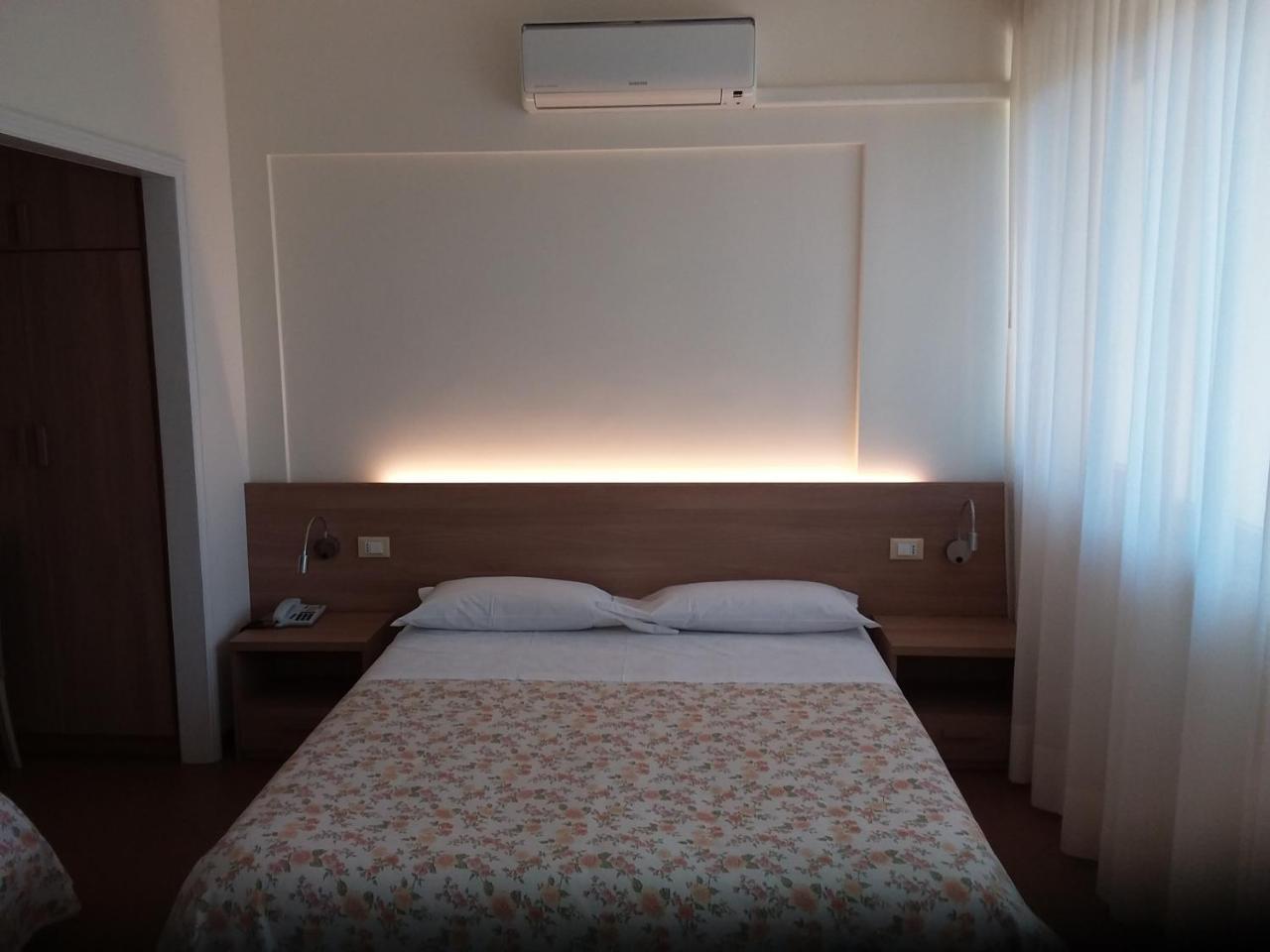 Albergo Nyers Pérouse Extérieur photo