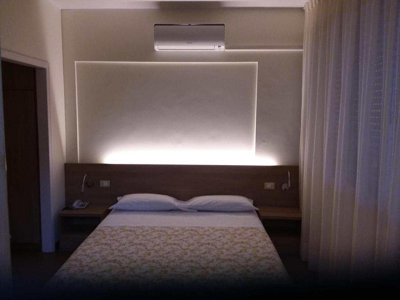 Albergo Nyers Pérouse Extérieur photo