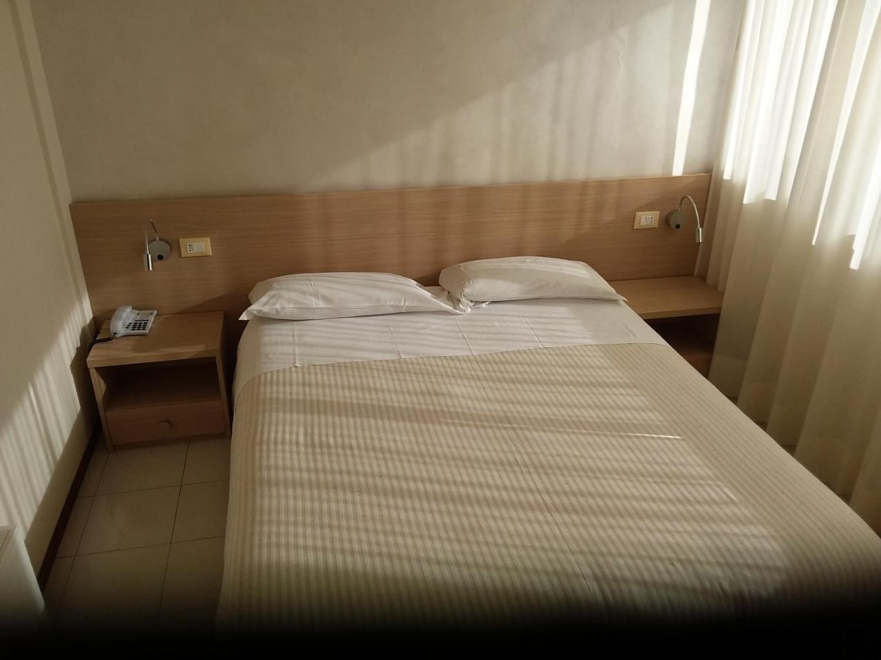 Albergo Nyers Pérouse Extérieur photo