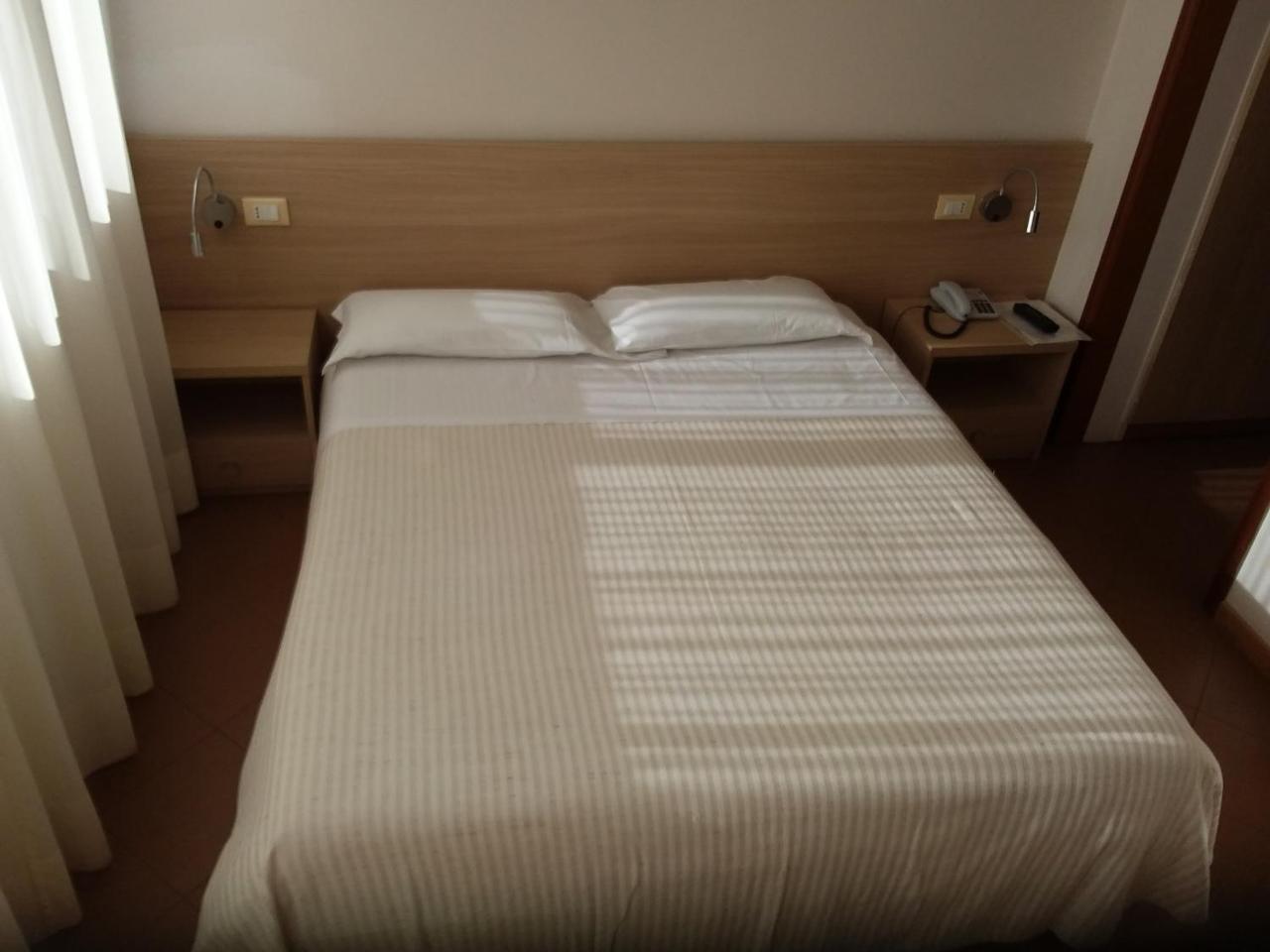 Albergo Nyers Pérouse Extérieur photo