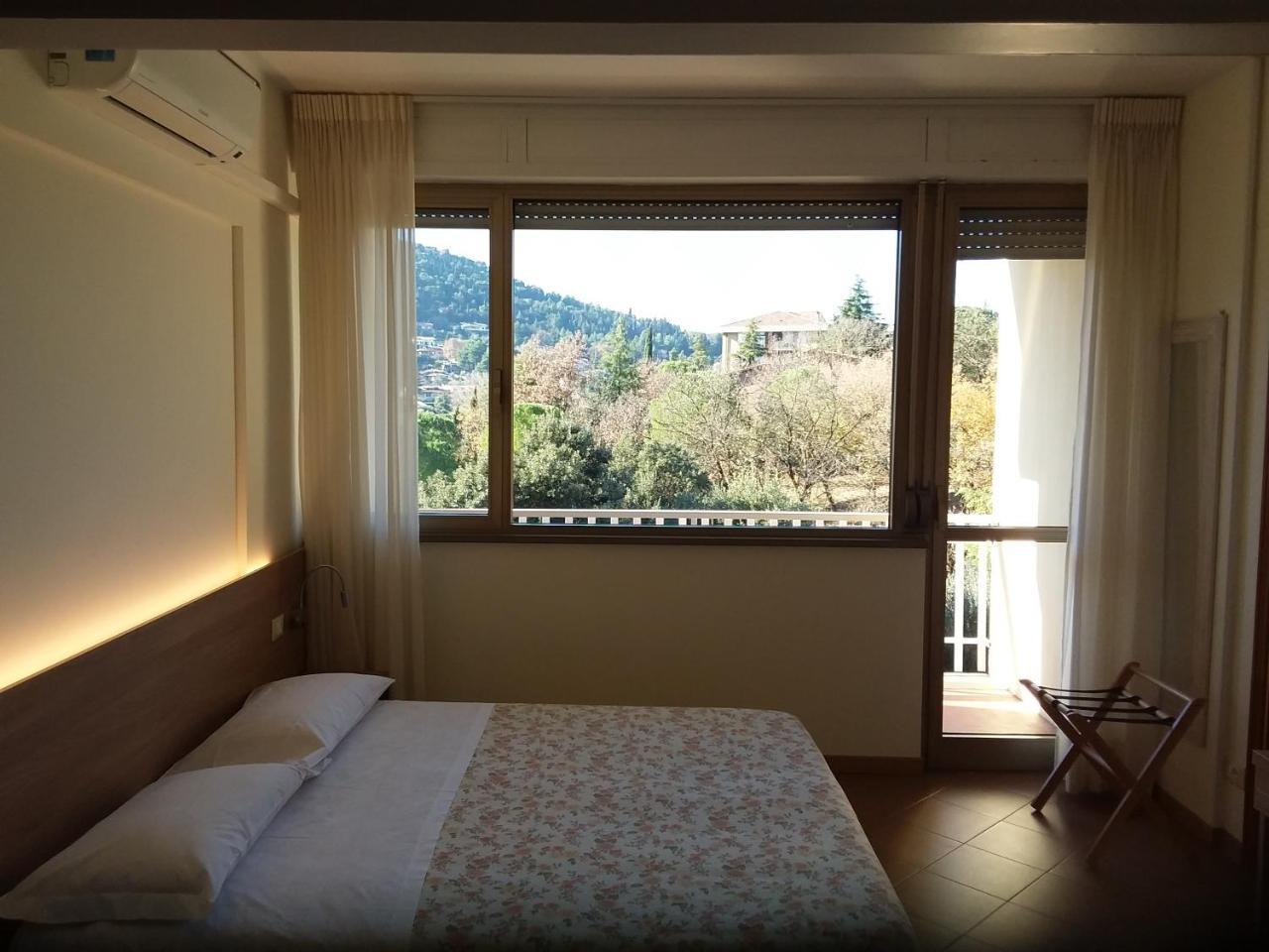 Albergo Nyers Pérouse Extérieur photo
