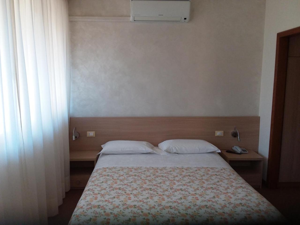 Albergo Nyers Pérouse Extérieur photo